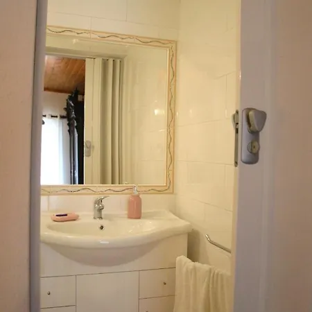 Urzelina Guesthouse *
