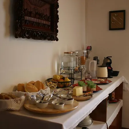Urzelina Guesthouse ベッド・アンド・ブレックファスト Urzelina